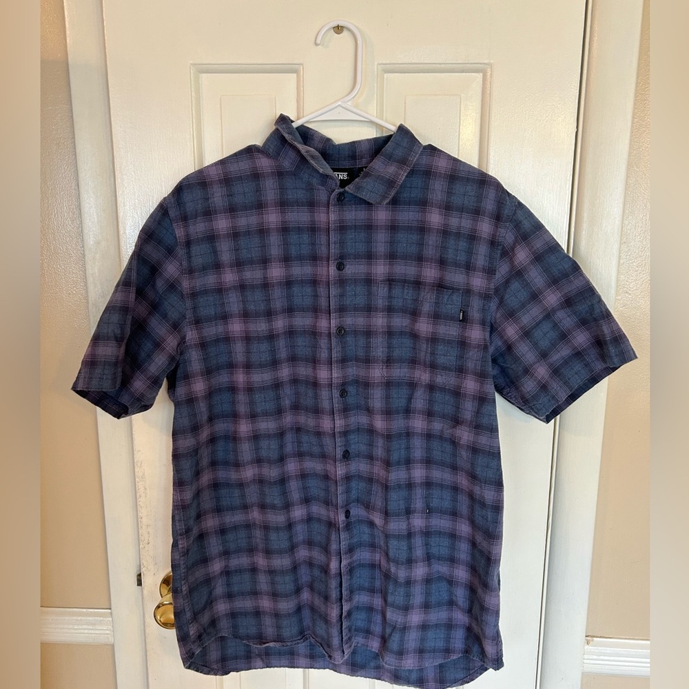 Men’s casual dress button down shirt …large